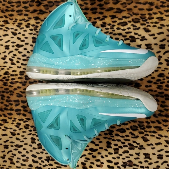 Lebron X "Easter" (2013) Size 5.5Y - Picture 2 of 8